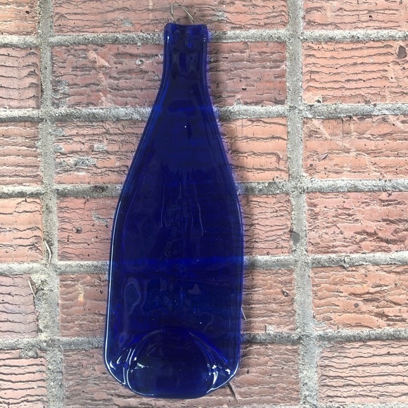 Recycled Blue Glass Wine Bottle Cheese Tray, Cheese Slicer, Server & Napkins - Picture 4 of 11